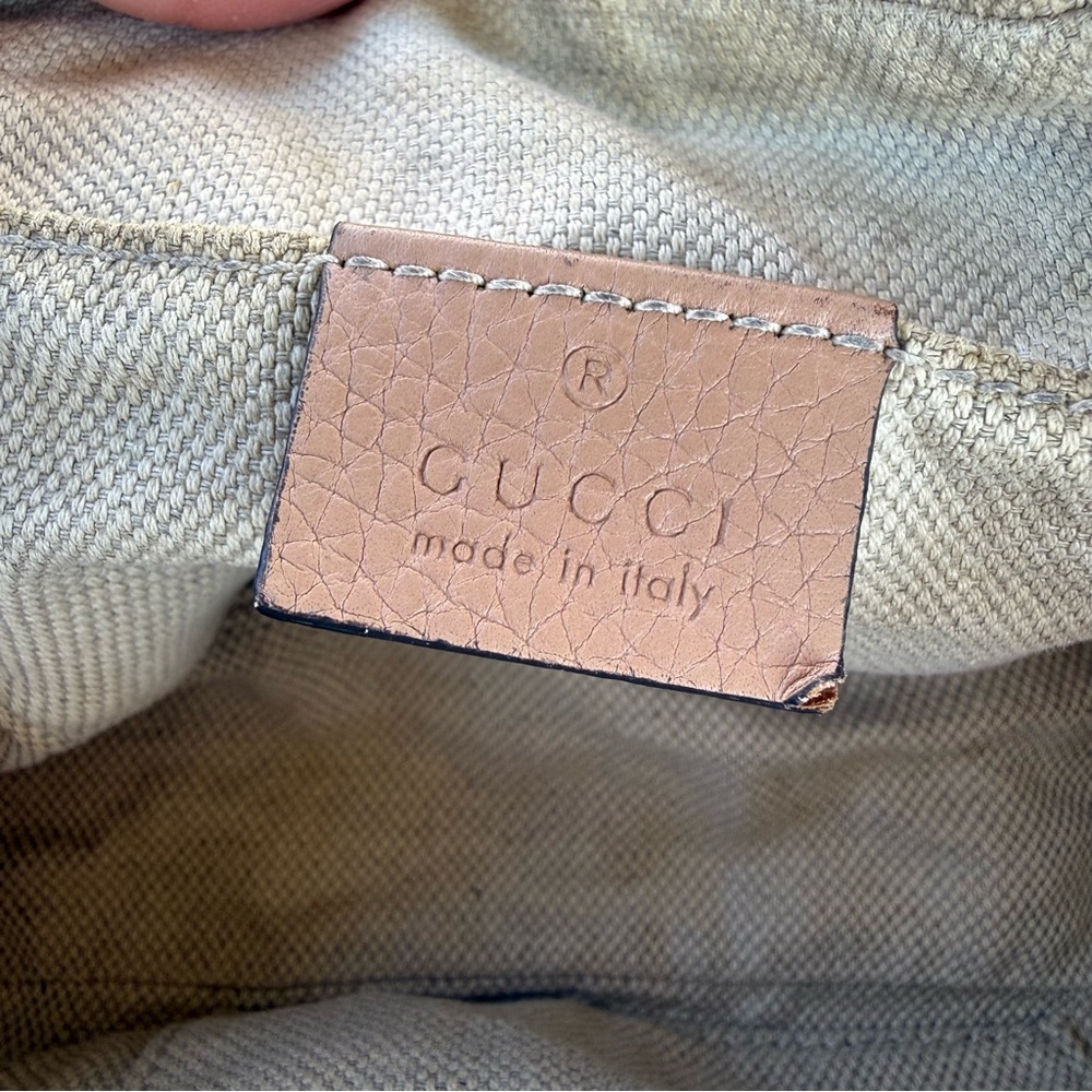 Authentic Gucci Soho Disco bag with pebble leather design (dust bag included) - Picture 10 of 17
